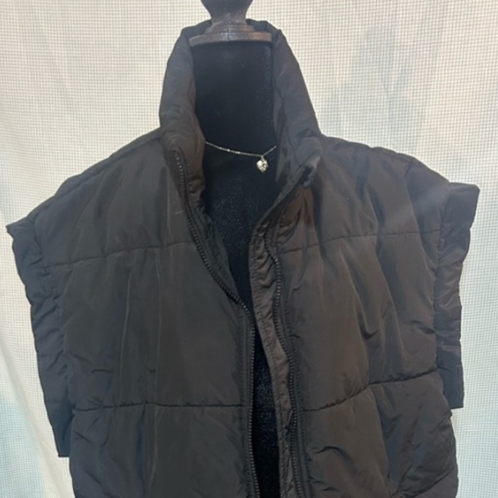 NWOT Black Quilted Puffer Vest-XL Lightweight Zip Up Sleeveless Jacket NWOT